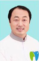 東營(yíng)同泰口腔醫(yī)生柳忠豪