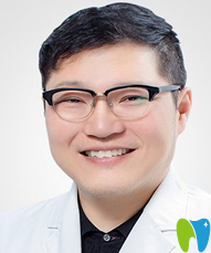 濰坊華貝口腔鄭臺(tái)鏞院長