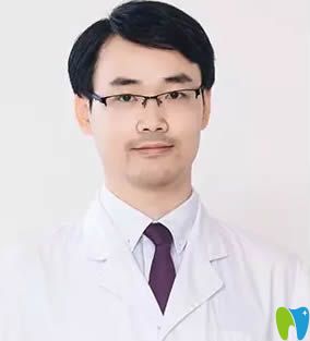臺(tái)州維多利亞口腔門(mén)診部主任鄭杰星圖