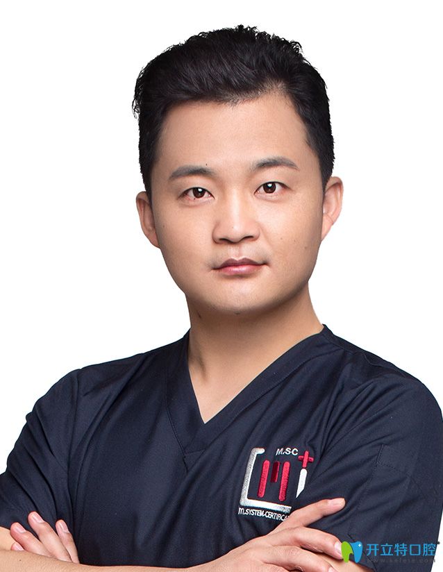 重慶維樂(lè)口腔巴懷博醫(yī)生