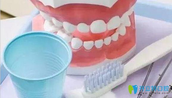 假牙清潔需做好可維護口腔健康
