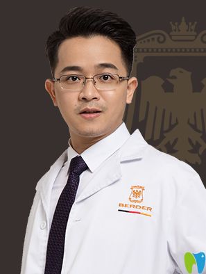 廣州柏德口腔楊展強醫(yī)生