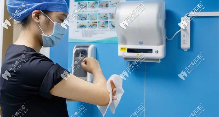 按照規(guī)范方式洗手消毒