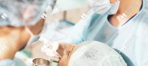 醫(yī)生矯正的技術(shù)決定使用哪款矯正器