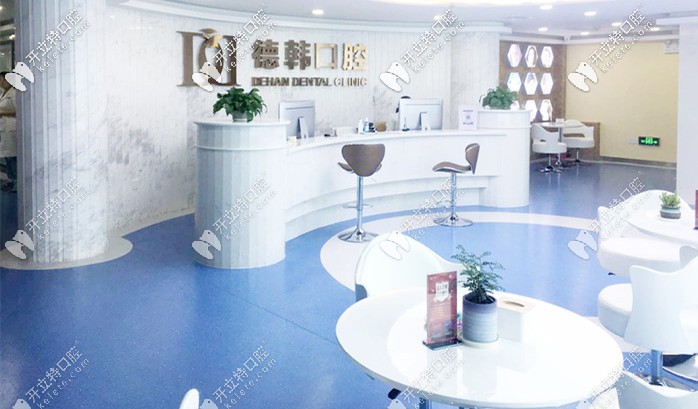 簡(jiǎn)約感十足的大廳環(huán)境