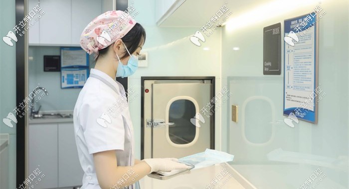 消毒后的器械進(jìn)行一次性包裝