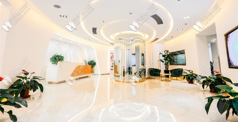 濟(jì)南韓氏口腔的大廳有種私人會(huì)所的感覺