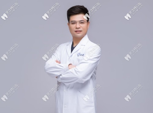  洛陽(yáng)牙大夫口腔種植修復(fù)醫(yī)生高昂