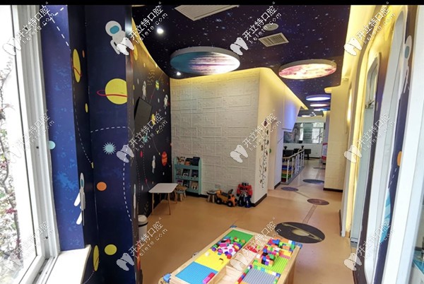 兒童玩耍區(qū) 兒童玩耍區(qū)