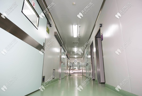 西寧做牙齒矯正較好的時光口腔手術室走廊