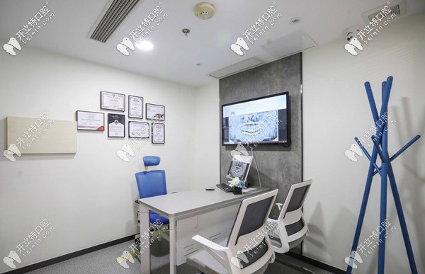 高院就是在這間辦公室給我出的方案