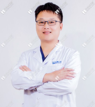 烏魯木齊美奧口腔陳斌醫(yī)生