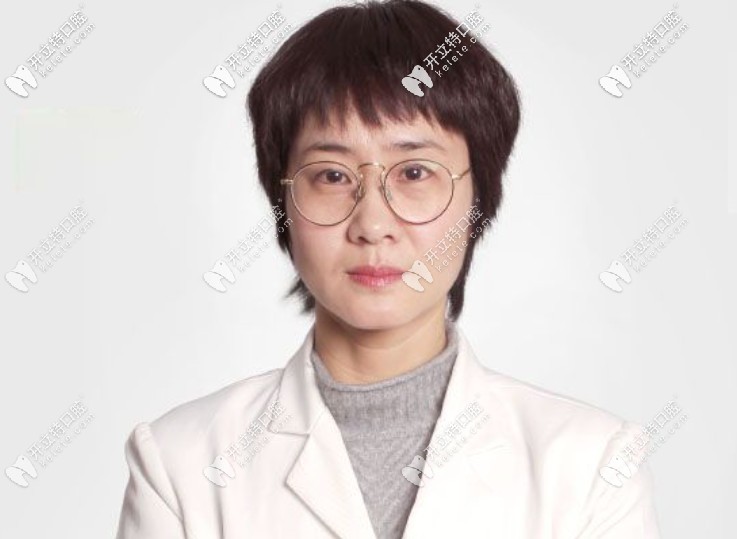 成都極光口腔<!--<i data=20240703-sp></i>-->霞醫(yī)生