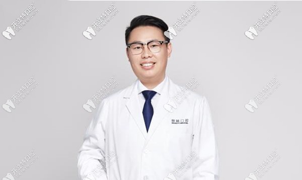 鼎植口腔醫(yī)院院長蘇艷國