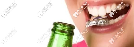 用牙齒開瓶蓋，長(zhǎng)期會(huì)使的牙齒松動(dòng)