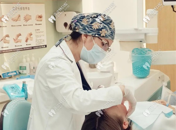 外籍女醫(yī)生芭芭拉的日常工作照