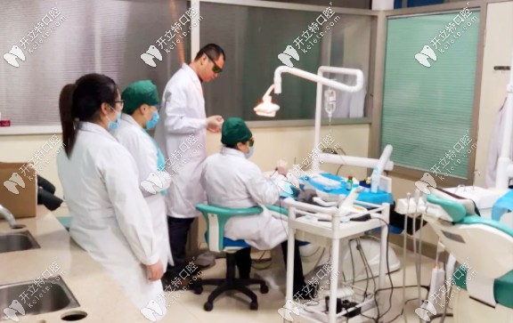 工作中的劉映雪院長