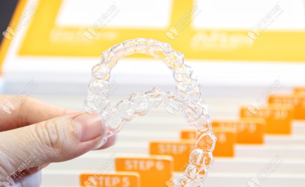 easysmile輕松笑隱形牙套為什么便宜，和隱適美比哪個好