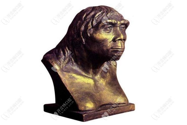 記錄她戴時(shí)代天使隱形牙套的矯正過(guò)程,與凸嘴齙牙say byebye